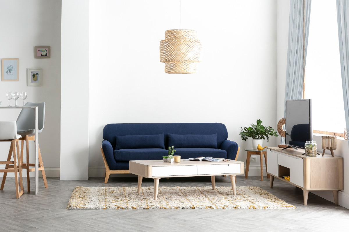 Canap scandinave 3 places en tissu bleu fonc et bois clair YOKO