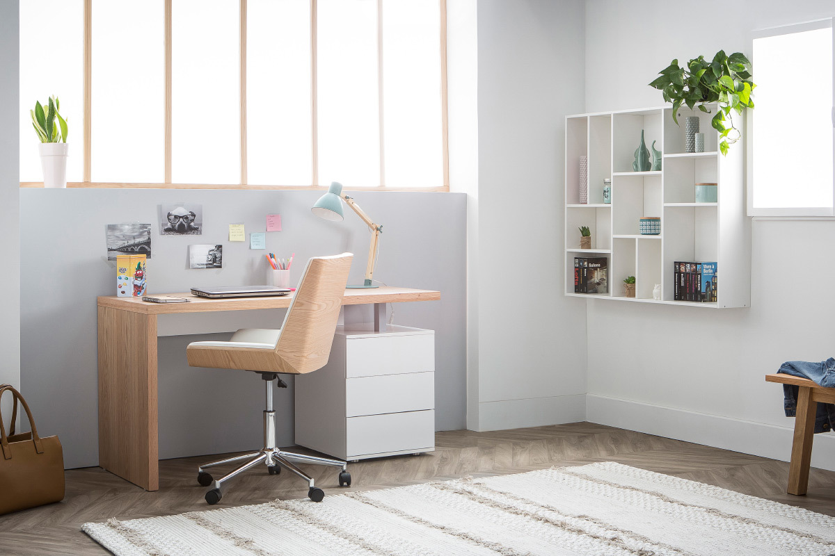 Chaise de bureau  roulettes design blanc, bois clair et acier chrom MELKIOR