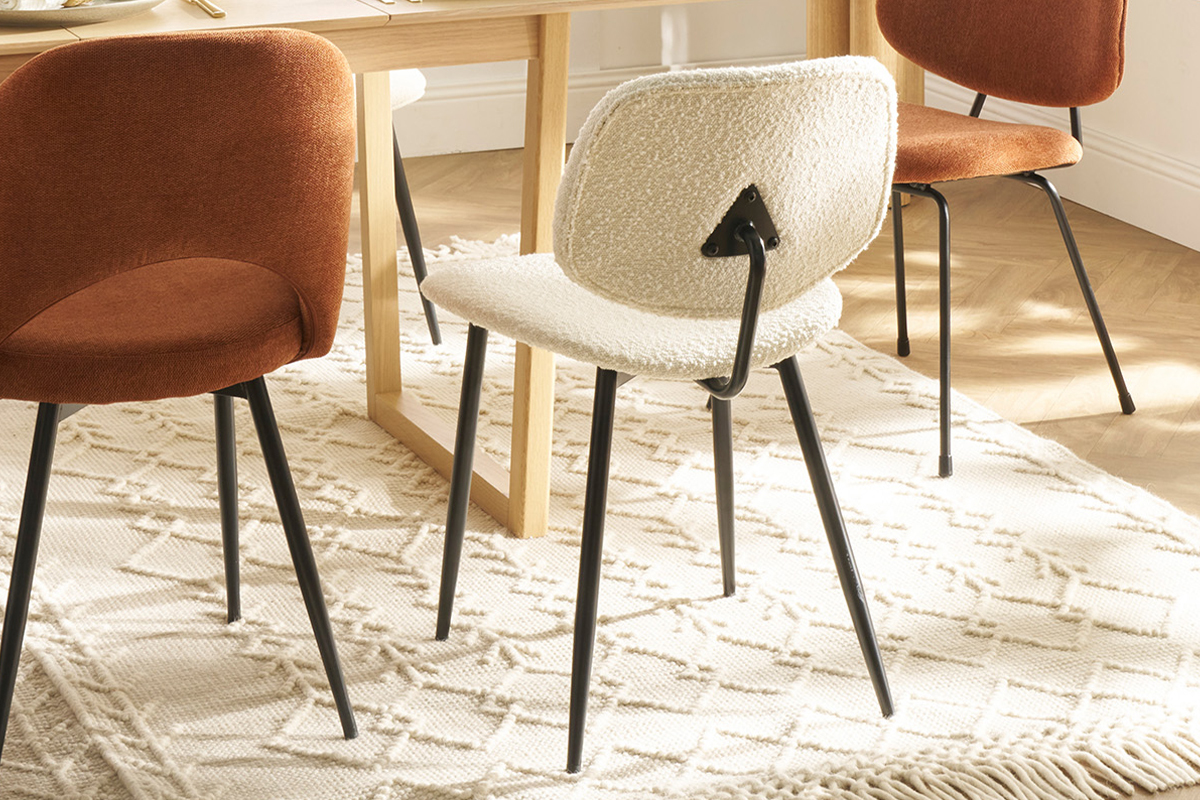 Chaises en tissu effet laine boucle blanc et mtal noir (lot de 2) TOBIAS