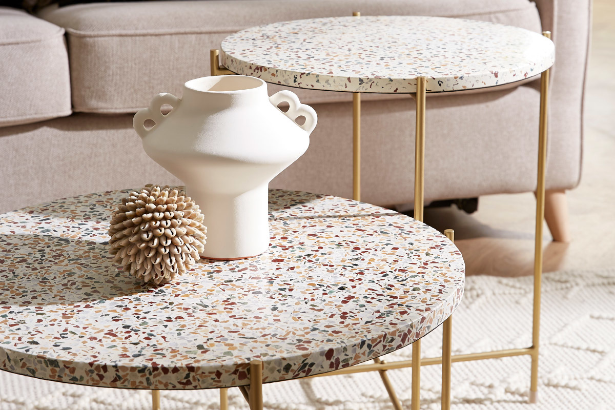 Table basse ronde design en terrazzo et mtal dor D55 cm MEZZO