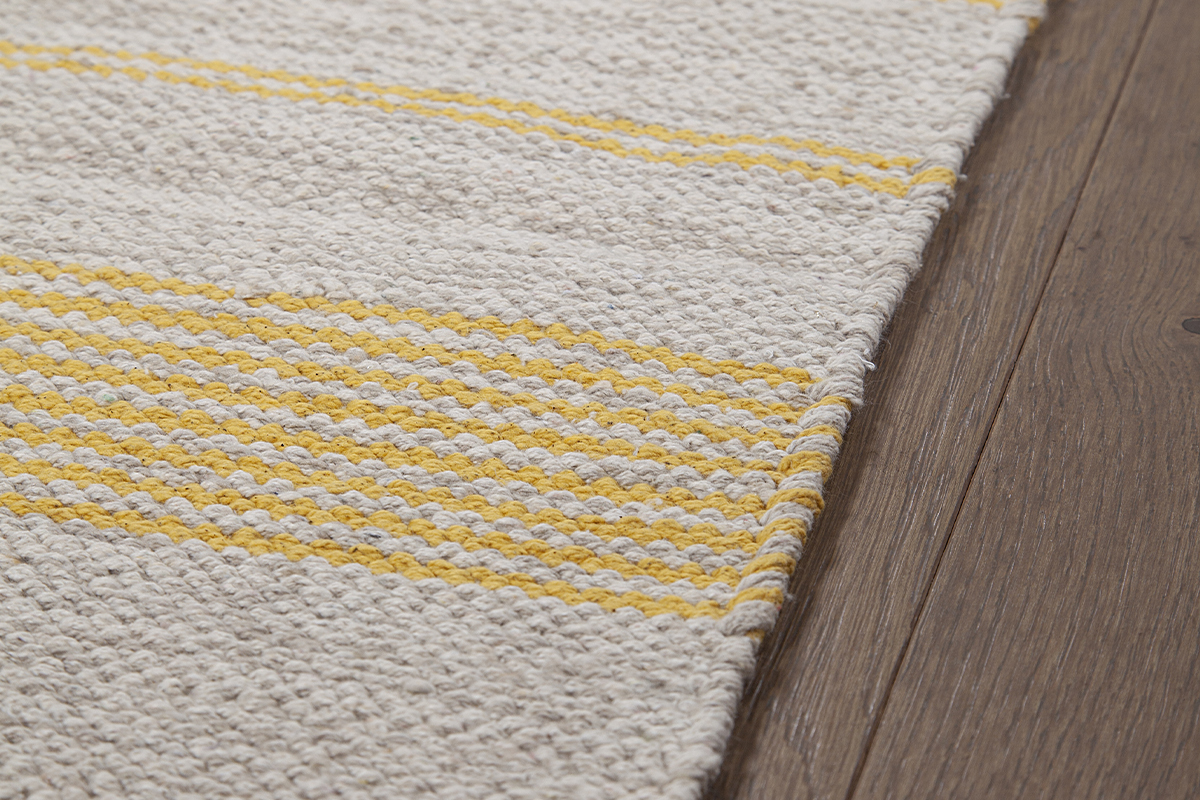 Tapis rectangulaire beige  rayures jaunes 140 x 200 cm CABOURG